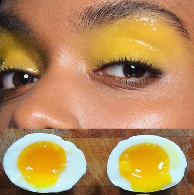 M·A·C Cosmetics UK & Irelandさんのインスタグラム写真 - (M·A·C Cosmetics UK & IrelandInstagram)「So EGGstra ⁣ 👨‍🎨Soft boiled eyes by M·A·C Director of Makeup Artistry @terrybarberonbeauty #regram⁣ 💄 Chromaline in Primary Yellow and Clear Lipglass. ⁣」4月21日 18時12分 - maccosmeticsuk