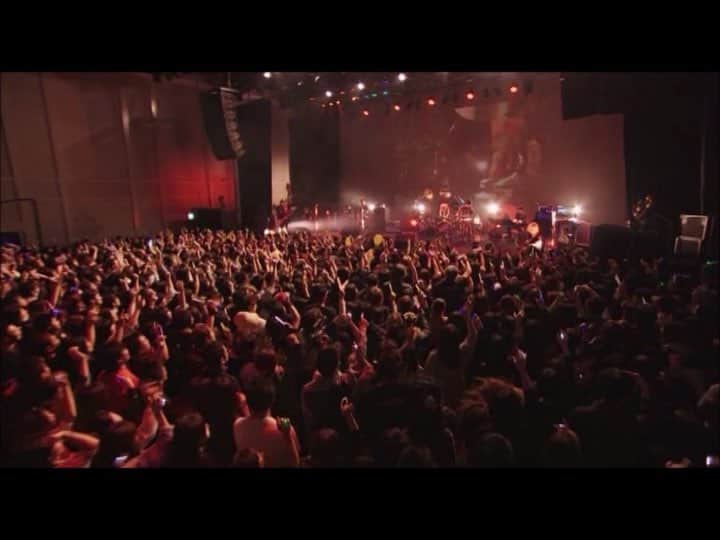 MiA のインスタグラム：「本日4月21日BLUE BLOODの日！ ということでToshlさん(X JAPAN)ご本人様とBLUE BLOODを演奏させて頂いた映像を。。。🎸」