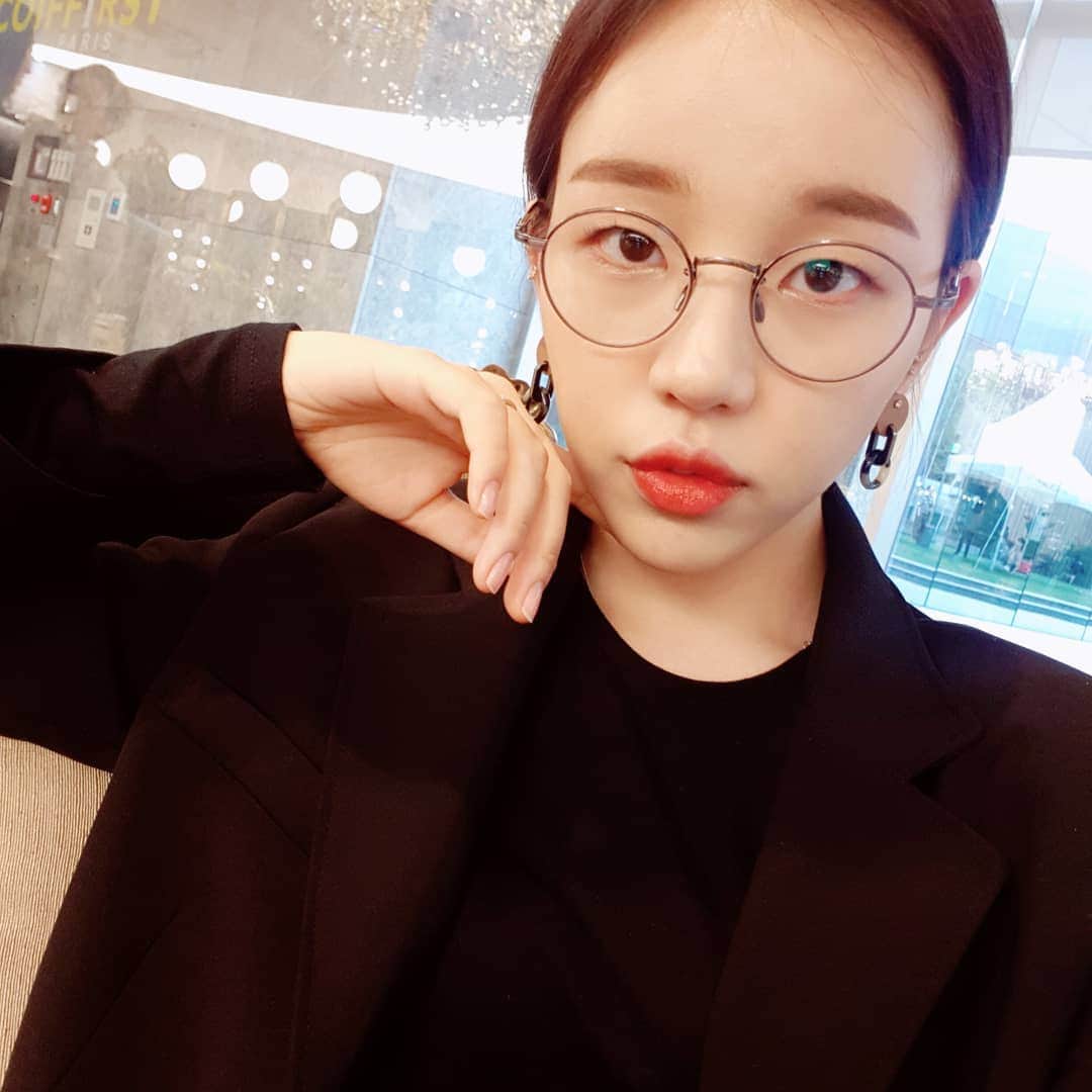 ペク・アヨンのインスタグラム：「깔-꼼-」