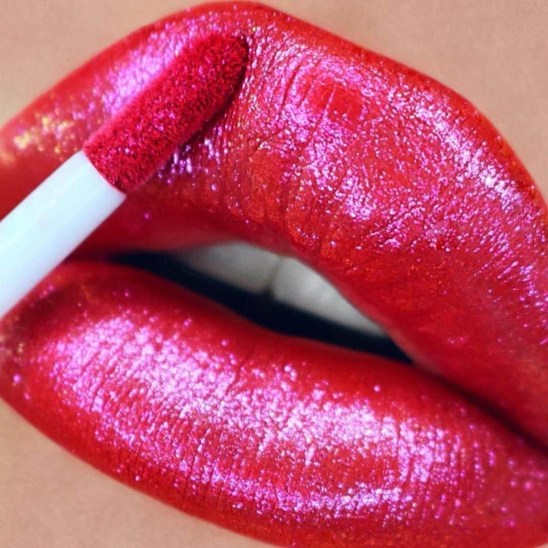 NYX Cosmeticsさんのインスタグラム写真 - (NYX CosmeticsInstagram)「Who's rocking glitter lips for the last day of Coachella!? ✨💃🎶 @_themakeupdoll wears our Glitter Goals Liquid Lipstick in 'Cherry Quartz' 🍒💋 || #nyxcosmeticscoachella #nyxcosmetics」4月22日 4時00分 - nyxcosmetics