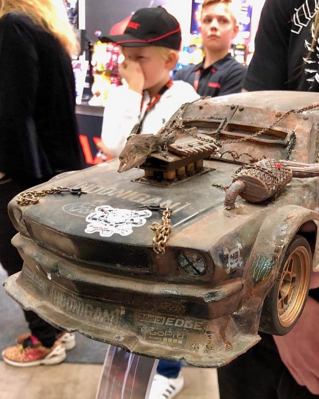 ケン・ブロックさんのインスタグラム写真 - (ケン・ブロックInstagram)「So this was pretty awesome: a full-on “Mad Max” style version of my Ford Mustang RTR Hoonicorn V1 RC car! These two guys came by my autograph session with @Sonax_Germany here in Sweden to have me check this thing out and sign it. Absolutely wild detail. Nice work! #I♥️MadMax #Hoonicorn #trickquestionLemmyisgod」4月22日 4時11分 - kblock43