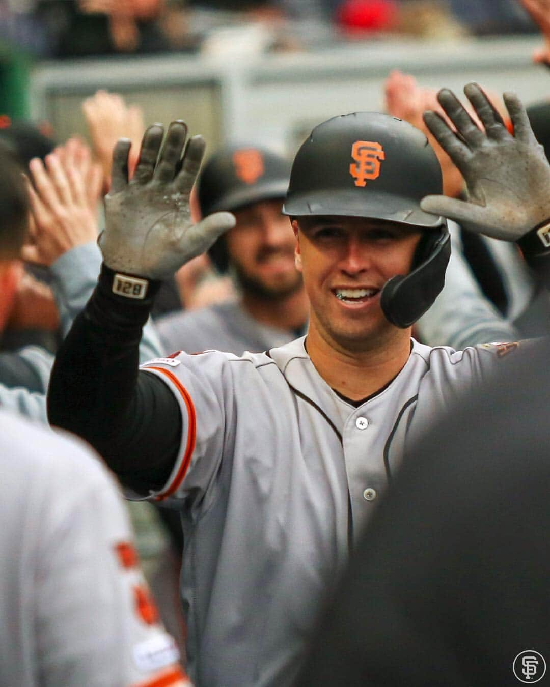 サンフランシスコ・ジャイアンツさんのインスタグラム写真 - (サンフランシスコ・ジャイアンツInstagram)「3 photos for Buster’s 3-run 💣 #SFGiants」4月22日 4時13分 - sfgiants