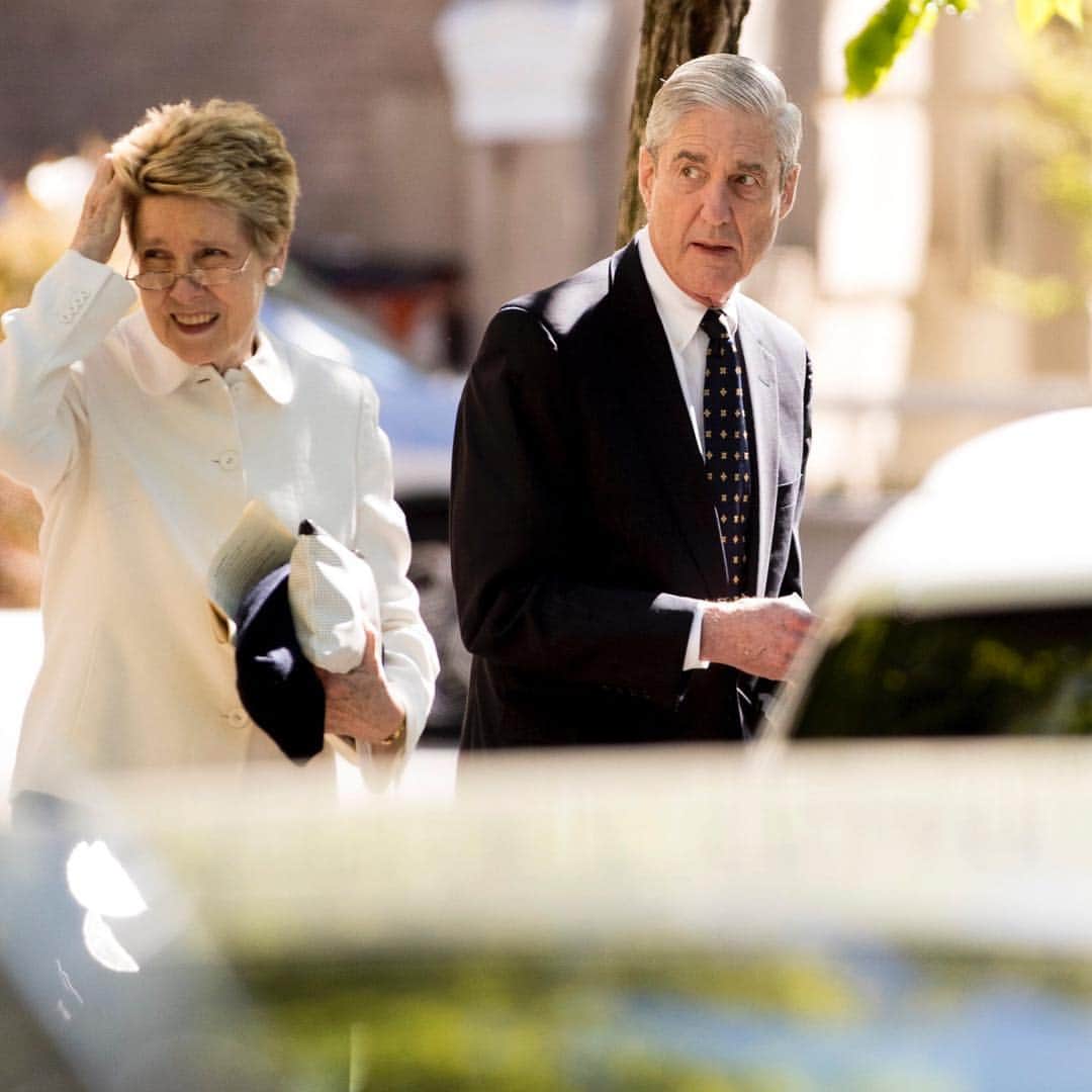 NBC Newsさんのインスタグラム写真 - (NBC NewsInstagram)「Special Counsel #Mueller and his wife, Ann, were spotted departing #Easter services at St. John's Episcopal Church on Sunday in #Washington. When questioned by @msnbc about the details of his report, Mueller said he would be offering "no comment." Watch the exchange at the link in our bio. . 📷 @andyharnik / @apnews」4月22日 4時13分 - nbcnews
