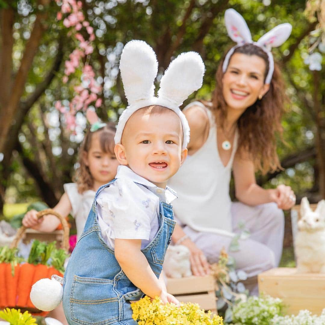 Despierta Americaさんのインスタグラム写真 - (Despierta AmericaInstagram)「Los conejitos de @alantacher y @cristybernal 🐰🐣 ¿Cómo están pasando su día? #Pascua #Easter 📸: @cristybernal」4月22日 4時16分 - despiertamerica