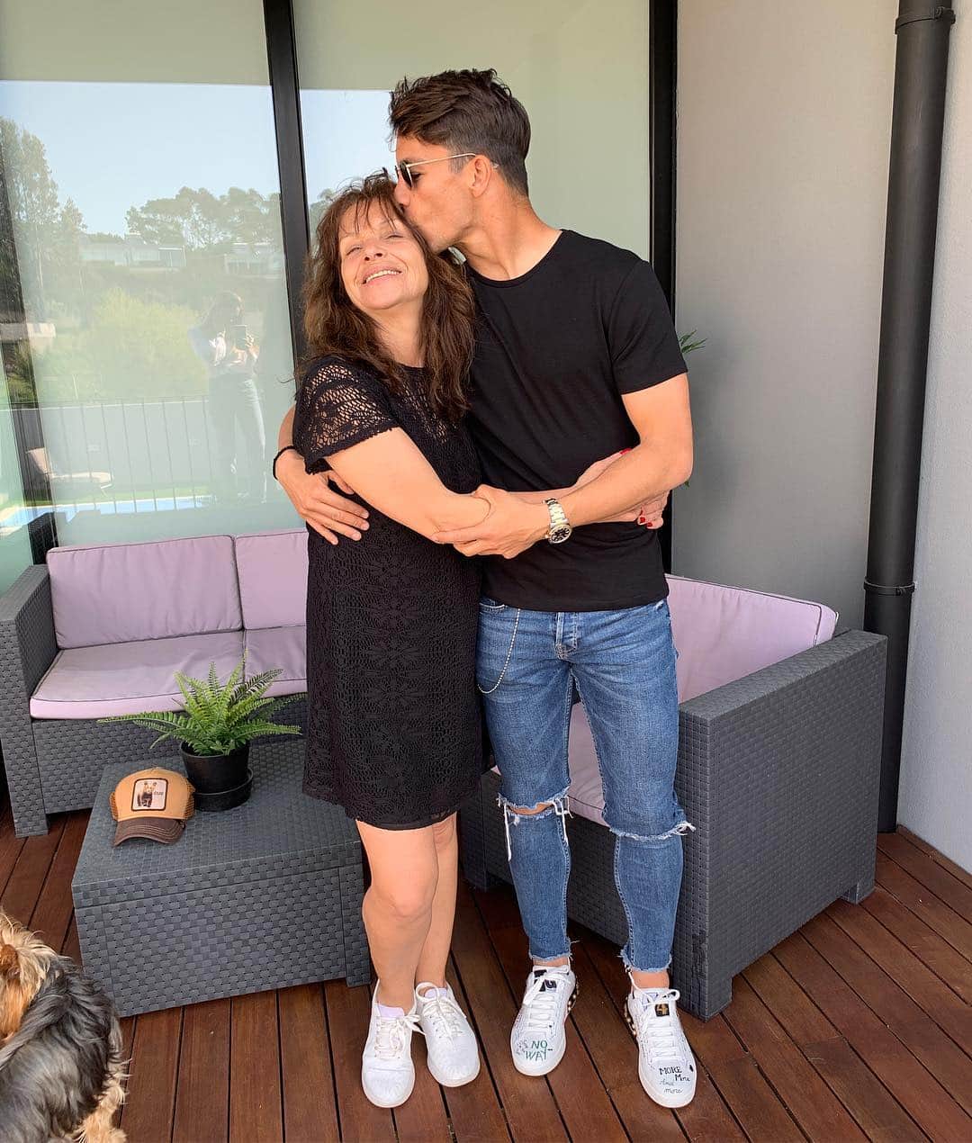 オリベル・トーレスのインスタグラム：「Felicidades Mama, por que hoy es tu cumpleaños, y por que celebramos como eres y como te queremos. Gracias por ser así. Te quiero mucho, aunque cuando era pequeño te lo decía más, te sigo queriendo mucho.」