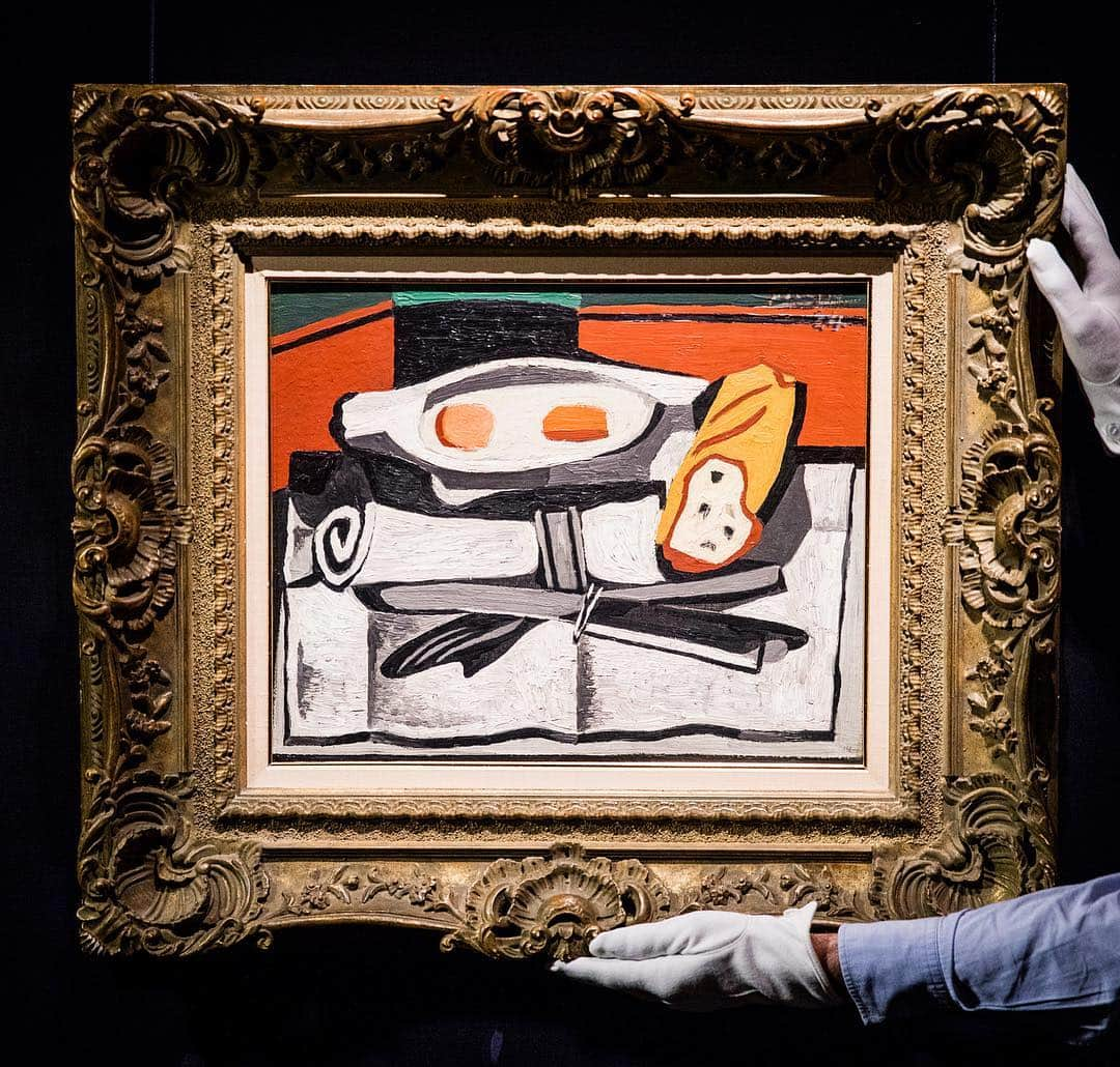 サザビーズさんのインスタグラム写真 - (サザビーズInstagram)「Easter eggs, courtesy of Pablo Picasso 🥚🍳. Painted in 1924, ‘Oeufs, serviette roulée, courverts’ is an elegant painting from a series of still lifes Picasso painted in the decade after World War I. Throughout his long career, Picasso experimented with the still life endlessly, the everyday subject matter and ease of composition making it a natural vehicle for the artist’s boundless creative instincts. On view beginning 3 May in York Avenue galleries, ‘Oeufs, serviette roulée, courverts’ will highlight our Impressionist & Modern Art Evening Sale on 14 May in #NYC. #Picasso #SothebysBreakingGround #SothebysImpMod #Impressionism #ModernArt」4月22日 4時28分 - sothebys