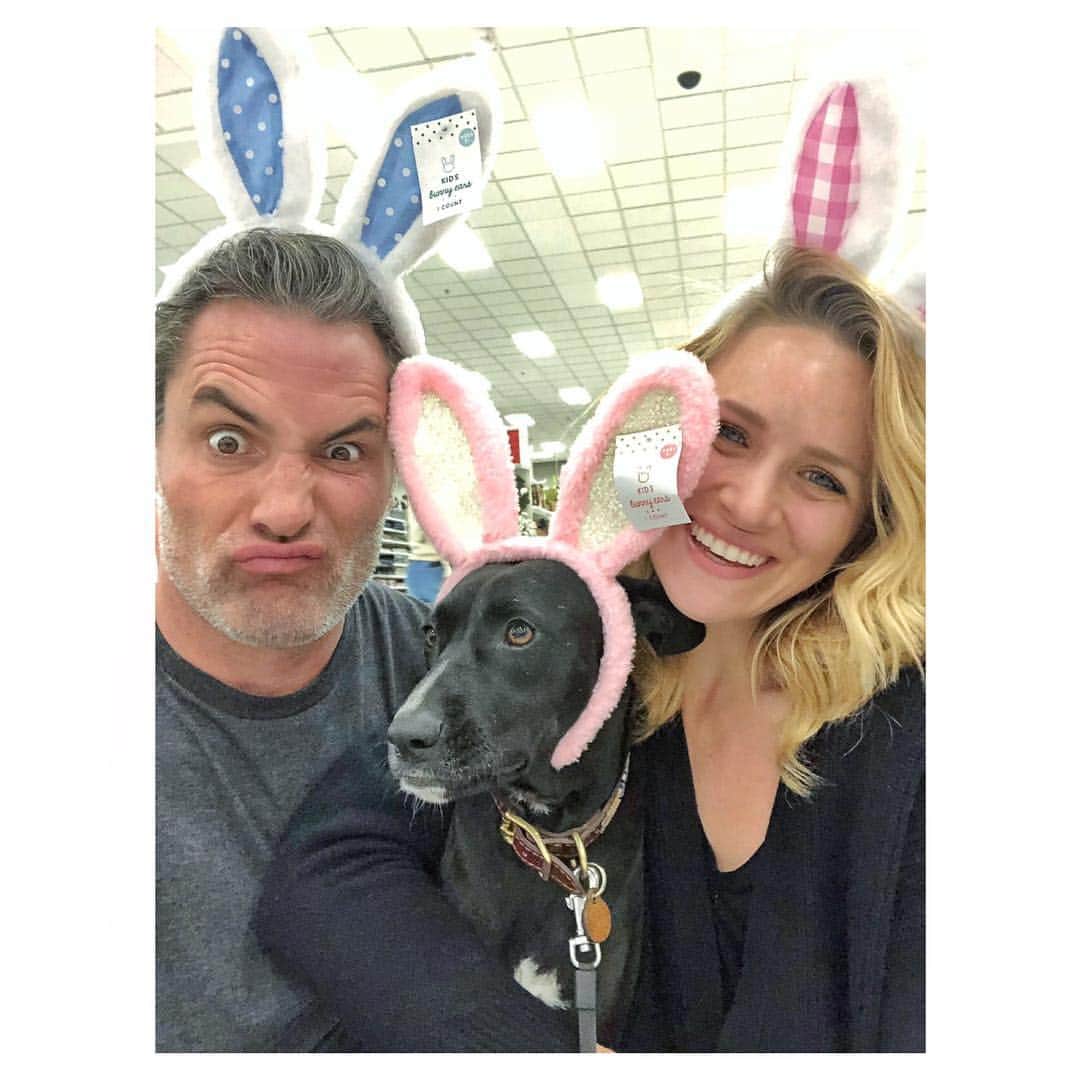 シャンテル・ヴァンサンテンさんのインスタグラム写真 - (シャンテル・ヴァンサンテンInstagram)「Nova we said Easter EGG hunt... not EAR hunt!! She may have big ears but she’s not always the best listener. #HoppyEaster #SomeBunnies #FromOurFamily」4月22日 4時29分 - therealshantel