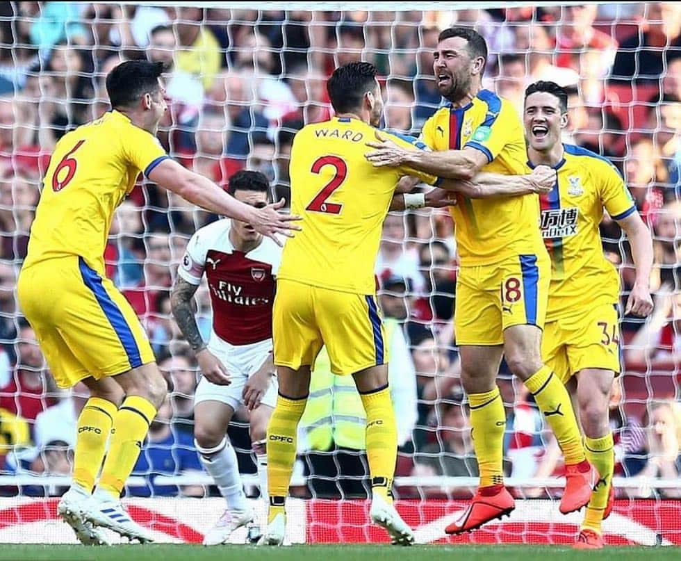 マーティン・ケリーのインスタグラム：「Celebrating wee James’s header 😁 Great away performance today, buzzing, back to winning ways 💪🏼⚽️🔴🔵 #cpfc #carschool #buddies #eastersunday」