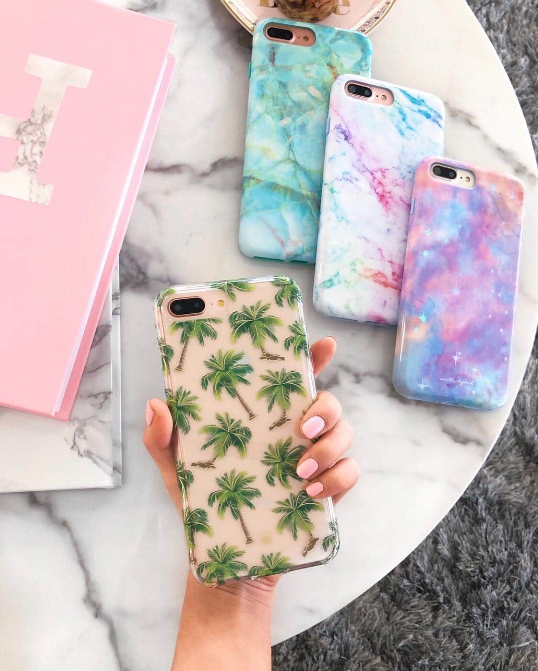 VELVETCAVIARさんのインスタグラム写真 - (VELVETCAVIARInstagram)「Happy Easter from the VC Team 🌴🐣🐰 Rounding up some of our favorite cases for the occasion: Palm Springs, Jade Marble, Pastel Rainbow Marble, and Pastel Galaxy 💕 which one are you? 👇 Get your case + a FREE GRIP RING with code: RINGIT 👉 @velvetcaviar. #happyeaster #springstyle」4月22日 4時37分 - velvetcaviar