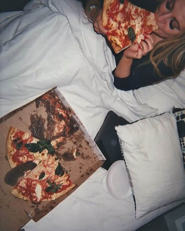 Mali-Koa Hoodさんのインスタグラム写真 - (Mali-Koa HoodInstagram)「Between session disposables from New York 🍕🍕🍕🍕🍕🍕🍕🍕」4月22日 4時52分 - malikoa