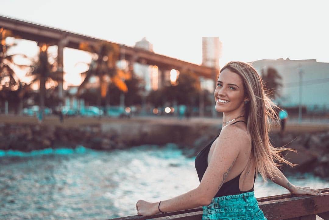 ナターリア・ガウジオのインスタグラム：「Que nessa época renasçam, o amor, a fé e a esperança em nossos corações!! Jesus ressuscitou e vive dentro de cada um de nós... Feliz Páscoa!! 🐰🍫😍🙏🏼✨🌉⛪️❤️ #photoshoot #happyeaster #peace #love #jesus #hope #happiness #celebrations #holiday #bunny」