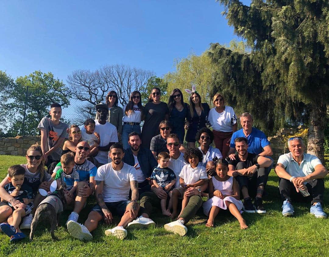 マヌエル・ランシニのインスタグラム：「Felices pascuas para todos!! Hermoso día con amigos ❤️👏🏼💪🏼」