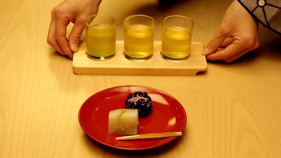 グランドプリンスホテル新高輪さんのインスタグラム写真 - (グランドプリンスホテル新高輪Instagram)「. 【今宵ははんなりとしたひとときを】﻿ お部屋についてひと息ついたら、「祇園辻利」の宇治茶を使用した利き茶のおもてなしをお愉しみいただける宿泊プランをご用意しました。﻿ 東京にいながら、ちょっと京都を訪ねてきたような、 ほっと心が安らぐひとときとなりますように。﻿ ﻿ We have prepared for you an accommodation deal, where you will be able to enjoy "kikicha" that has been prepared by using Gion Tsujiri's Uji tea.﻿ We hope you will be able to sit back and relax and feel as if you had visited Kyoto, despite being in Tokyo.」4月21日 20時25分 - grandprincehotel_shintakanawa