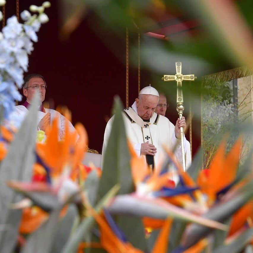 フランシスコ（ローマ教皇）さんのインスタグラム写真 - (フランシスコ（ローマ教皇）Instagram)「EN: The resurrection of Christ is the true hope of the world. Happy #Easter!  ES: La resurrección de Cristo es la verdadera esperanza del mundo. ¡Feliz Pascua a todos! #Pascua  PT: A ressurreição de Cristo é a verdadeira esperança do mundo. Boa #Páscoa!  IT: La risurrezione di Cristo è la vera speranza del mondo. Buona #Pasqua!  FR: La résurrection du Christ est la vraie espérance du monde. Joyeuse #Pâques !  DE: Die Auferstehung Christi ist die wahre Hoffnung für die Welt. Frohe #Ostern!」4月21日 20時24分 - franciscus