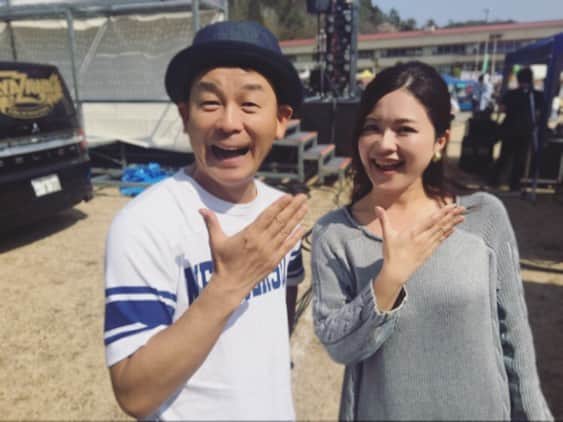 のインスタグラム：「車輪村でお会いした#横山雄二さん！ 実は沖永良部島に親戚がいらして、その方は私も島でお世話になっていた方で、、、 共通の知人がいるなんてビックリで✨ 世間は狭いな〜とつくづく！ 記念に沖永良部のエラブポーズを！笑  また嬉しいお言葉も頂いて、 ステキなお知らせができるかも⁉︎です♫横山さん、ありがとうございました！ . . そして広島のご当地ヒーロー 安芸戦士メープルカイザーさん！ ステージ裏でご挨拶させてもらった時にお話しされていた子供達への思い、夢、希望にとても共感！ ヒーローってどの世代でも憧れる！ これからも子供達のために頑張ってくださいね♫  ステキな出会いをありがとうございます✨  #横山雄二#メープルカイザー#大山百合香#車輪村」