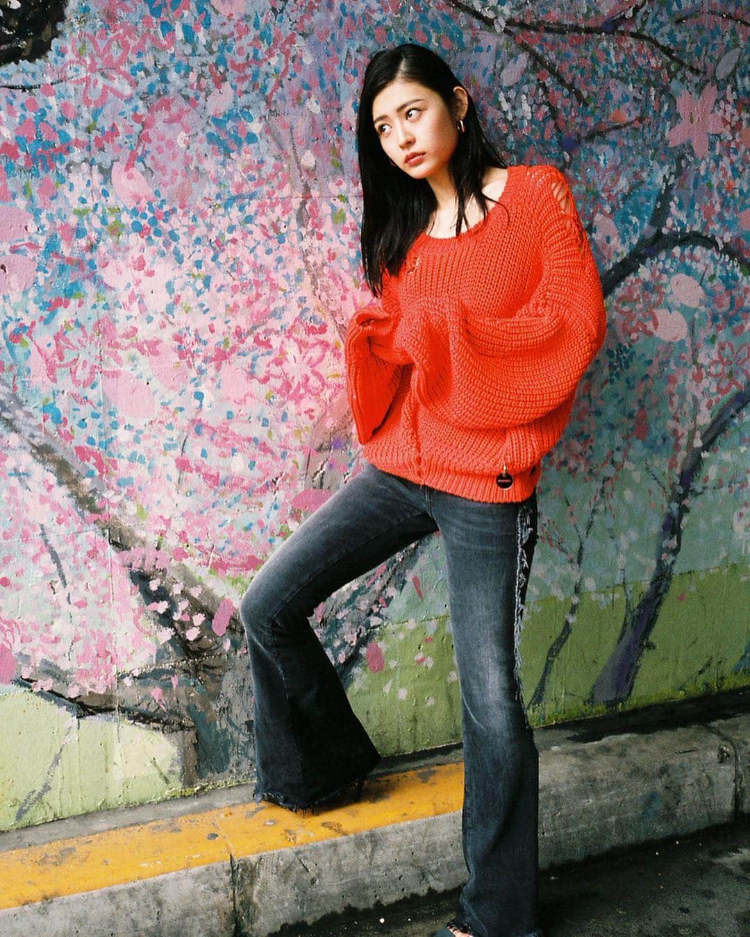 Cazumaxのインスタグラム：「古畑星夏🌟🍉🌻 #diesel#contaxt2#film#filmphotography」