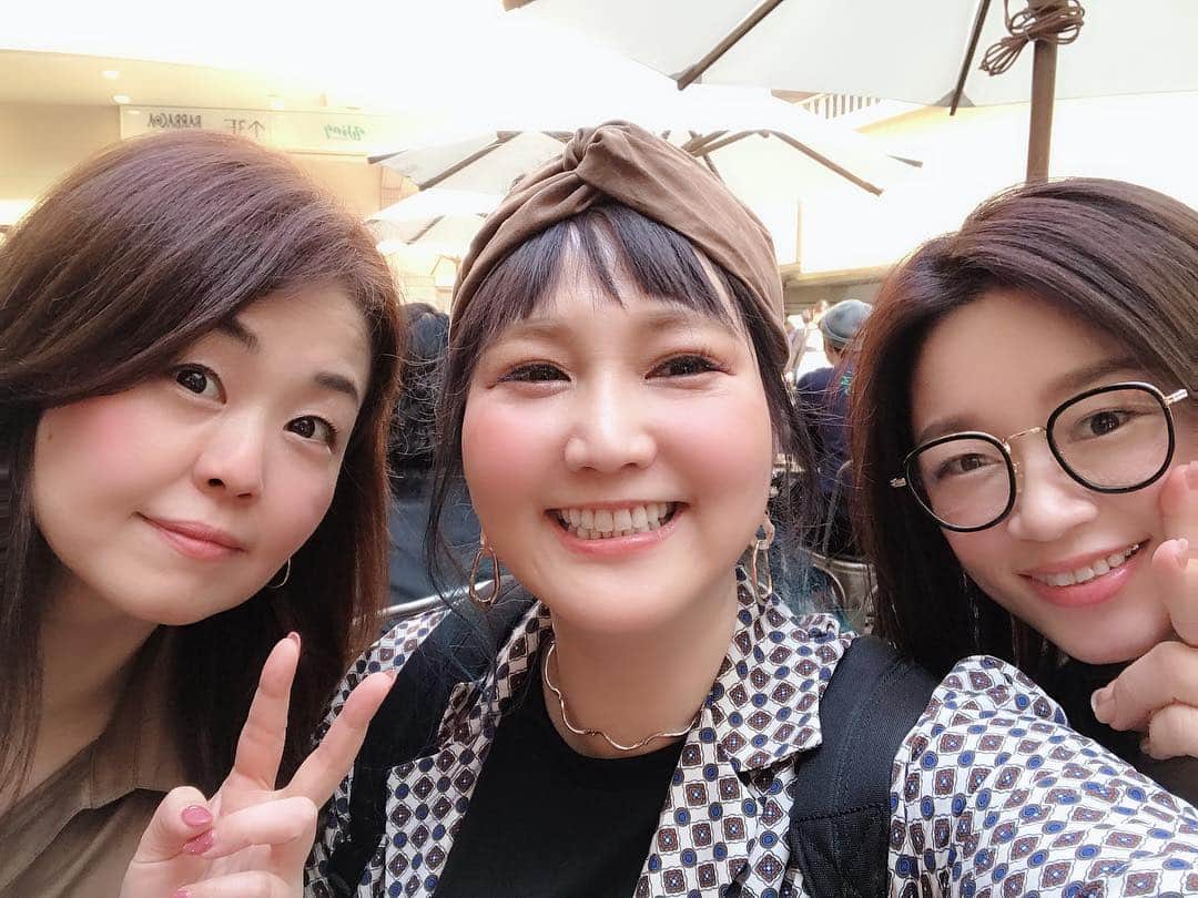 小嶋晶子のインスタグラム：「We lost track of time as we chatted away. I laughed a lot with my sweet friends, which released my stress. Thank you girls!💋 トークのテンポとか話し方とか最高！楽しかったーーー！」
