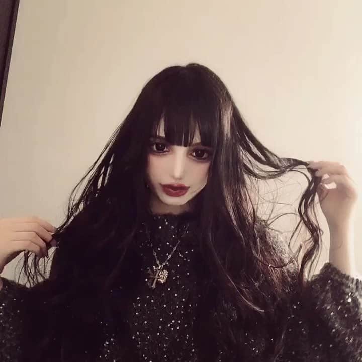 chiiiiiのインスタグラム：「しっかり巻いてないみたいな 巻き髪ハマってる^_^」