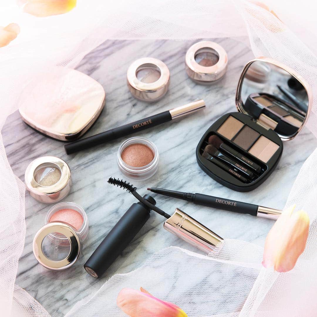 DECORTÉさんのインスタグラム写真 - (DECORTÉInstagram)「Everything you need to define your eyes! Make a statement with DECORTÉ Eyebrow Contouring Powder, DECORTÉ Luxscara Long mascara, DECORTÉ Eye Glow Gem shadows and DECORTÉ Lasting Gel Eyeliner.  Available @theofficialselfridges, @Saks and online. .  #decorte #saksbeauty #saks #kose #madeinjapan #Decorté #selfridges #selfridgeslondon #selfridgesbeauty #Cosmetics #eyeliner #mascara #eyelashes #cateye #makeup #eyeshadow #beautysecrets #eyebrows #eyebrowshaping #eyebrowpowder #eyeglowgem #saksfifthavenue」4月21日 20時52分 - decortebeauty