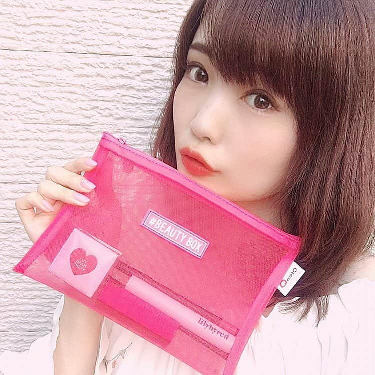 浅井麻里さんのインスタグラム写真 - (浅井麻里Instagram)「💄💕﻿ ﻿ 今CM放送されてるQoo10 @qoo10.official から﻿ Qoo10ビューティーBOX lilybyred﻿ 届きました❤️﻿ ﻿ 今年の春インスタ映え間違いなし🌸﻿ オトナ女子にも似合うピンクパッケージコスメで﻿ Qoo10数量限定商品💄﻿ ﻿ 10,000円相当の韓国コスメが﻿ 今6点セットで、なんと3,000円！✨😳﻿ コスパ良き💕﻿ ﻿ パッケージ可愛いだけじゃなくて発色もいいし﻿ 日本未発売だからゲットできて嬉しい🎵﻿ 要チェックコスメだよー❤️(๑˃̵ᴗ˂̵)ノ﻿ ﻿ ﻿ #qoo10#ビューティーボックス#春ピンクピンクセット#qoo10ポーチ#ビューティーボックスポーチ#日本未発売#可愛い#韓国コスメ#ティント#ピンク#お買い得#プチプラ#プチプラコスメ#コスメ#オルチャンメイク#春メイク#春コスメ#メイク#赤リップ#アラサーメイク#ピンクコスメ#韓国メイク#cosme#cosmetics#PR#lilybyred#beauty#화장품#미용#얼짱」4月21日 20時45分 - mari_asai_625