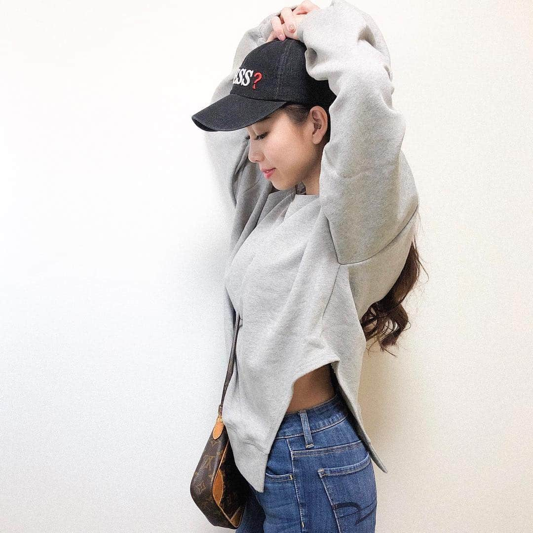 金澤絵美利さんのインスタグラム写真 - (金澤絵美利Instagram)「・２０１９／０４／２１-🌥・ . . ＯＯＴＤ🧢👖 ラフコーデ😘 . @valmuer_official の プルオーバー😌 ちょっと変わったデザインに一目惚れ😘 . . @valmuer_official #valmuer #pullover#denim#jeans#fashion #ootd#outfit#fashionstyle#cordinate #私服#コーデ#コーディネート#今日のコーデ #ファッション#ファッションスタイル #プルオーバー#デニム#ジーンズ#キャップ #ママコーデ#ママリファッション#ヴェルムーア」4月21日 20時46分 - emiristyle