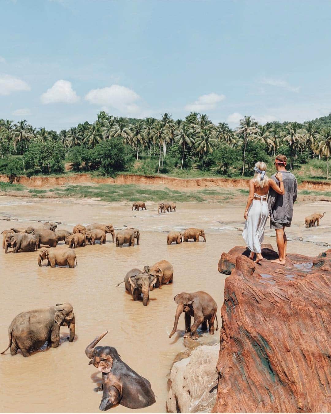 bestvacationsのインスタグラム：「#PrayForTheWorld 🙏 #SriLanka By @doyoutravel x @gypsea_lust OUR HEARTS ARE BROKEN FROM THE DEVASTATING SAD NEWS FROM SRI LANKA TODAY OUR THOUGHTS AND PRAYERS ARE WITH EVERYONE 🙏🙏🙏」