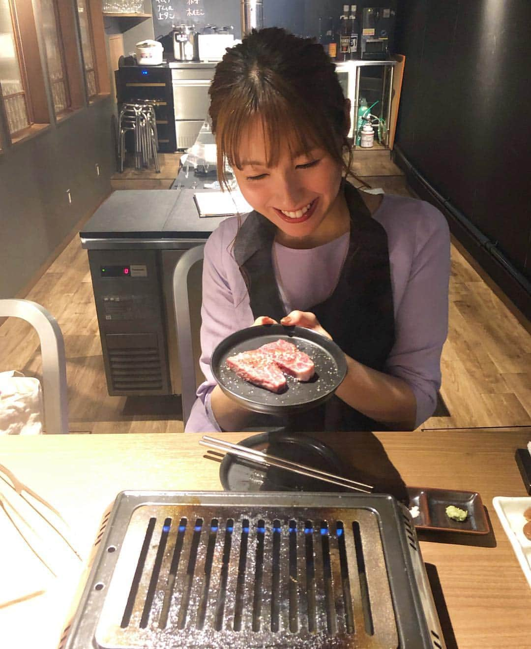 松中みなみさんのインスタグラム写真 - (松中みなみInstagram)「焼肉おおにしで ・ 🥩🥩一人焼肉〜❣️❣️🥩 ・ ・ カウンターで女性1人でも まったく気兼ねなく入れるから 大好きな焼肉屋さん〜😋😋😋💖 ・ ・ この日はね、空き時間が 1時間あったので パパッと行ってきた✌️✨ ・ 恵比寿店も大好きだけど、 ちょうどトレーニングの場所が高田馬場だったから 半年ぶりに高田馬場店へ💓 ・ ・ トレーニング後だから赤身を‼️ ここのハラミのさがりが ものすんっっごく柔らかくて 絶対食べて欲しいっ😍✨ ・ ・ あと梅大好きな私のイチオシは ❤️❤️梅干しキムチ❤️❤️ ←5枚目✨ ・ 梅干しをそのままキムチ漬けにしてて 酸味と辛味が 疲れとぶぅぅーーー🙌✨ ・ ・ インスタ書いてるだけで もうすでに行きたくなってきた…🤤💭 ・ 誰かとお肉つつくのも楽しいし、 1人でも本当エンジョイ出来るけ みんなもぜひ❣️✨✨ ・ 急に始まった私のイチオシ店 紹介でした😆♫ ・ ・ ・ #焼肉 #一人焼肉 #肉食系女子 #焼肉女子  #焼肉おおにし #高田馬場グルメ  #恵比寿グルメ  #梅干しキムチ #梅干し ❤️ #松中みなみ」4月21日 20時49分 - minami_matsunaka