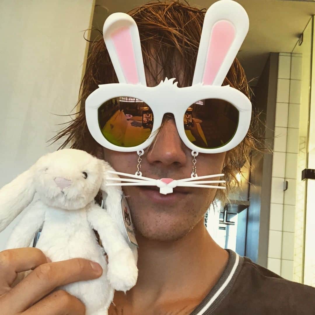 MTVさんのインスタグラム写真 - (MTVInstagram)「Happy Easter, y'all 🐰 | 🔁 #JustinBieber」4月21日 21時01分 - mtv