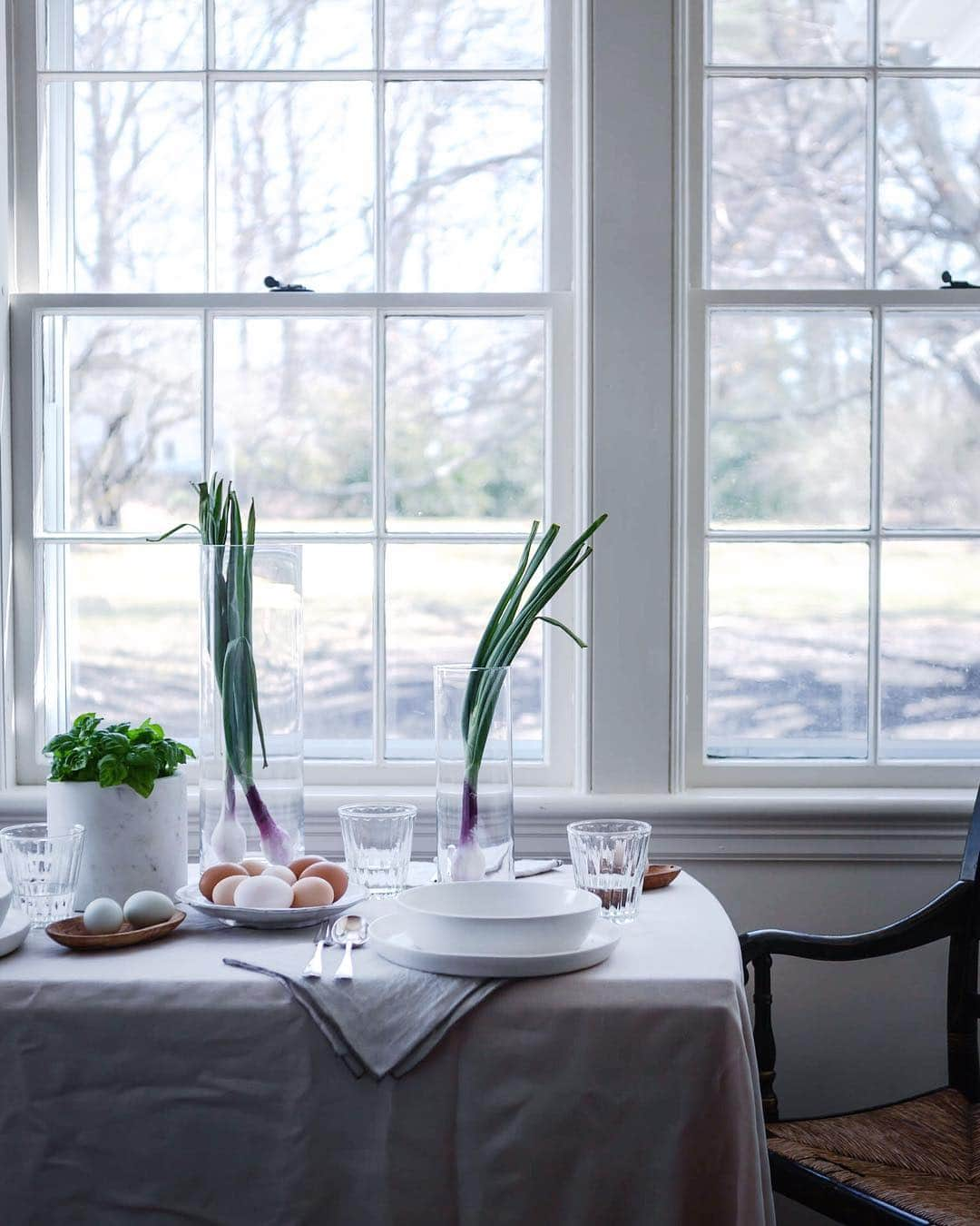 Krissyさんのインスタグラム写真 - (KrissyInstagram)「endlessly inspired by all of the beautiful spring things while taking a page from another of my forever inspirations - Constance Spry . Using the produce I love in the kitchen on my table this weekend - earthy toned eggs (which inspired this entire color palette) and herbs and pretty purple hued spring onions, plus a little pea tendril on each napkin . a simple but beautifully laid table only adds the the pleasures of the meal itself and their creation is always pure delight for me . . . . . #seasonspoetry #onthetable #eleganceintheeveryday #embracingtheslowerlife #nestandflourish #myhousebeautiful #thatauthenticfeeling #allwhatsbeautiful #myoklstyle #momentsofmine #documentlife #feelfreefeed #postitfortheaesthetic #simplepleasures #pursuepretty #farmtotable #todayslovely #darlingweekend #habitandhome」4月21日 20時58分 - cottagefarm