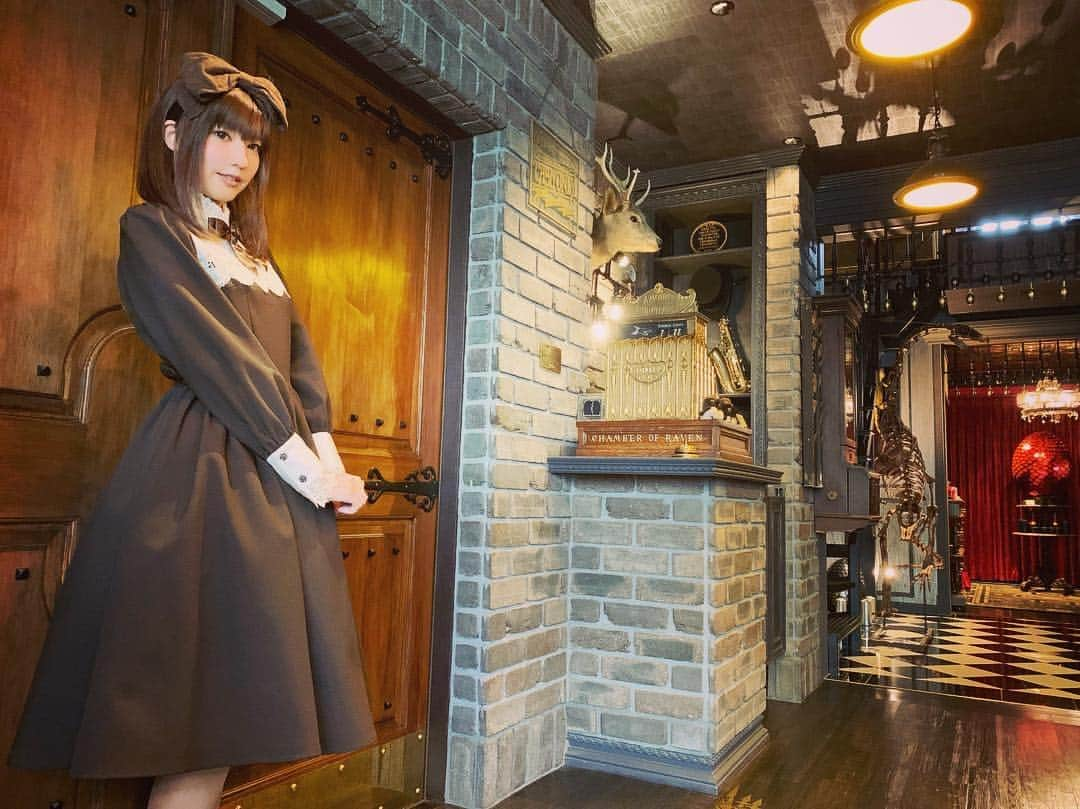 渚さんのインスタグラム写真 - (渚Instagram)「CHAMBER OF RAVENへ！  ワンピース:INNOCENTWORLD ヘッドドレス:metamorphose  #chamberofraven #_cor #cafe #gothic #goth #gothiclolita #lolita #todayful #portrait #model」4月21日 21時09分 - nagi731