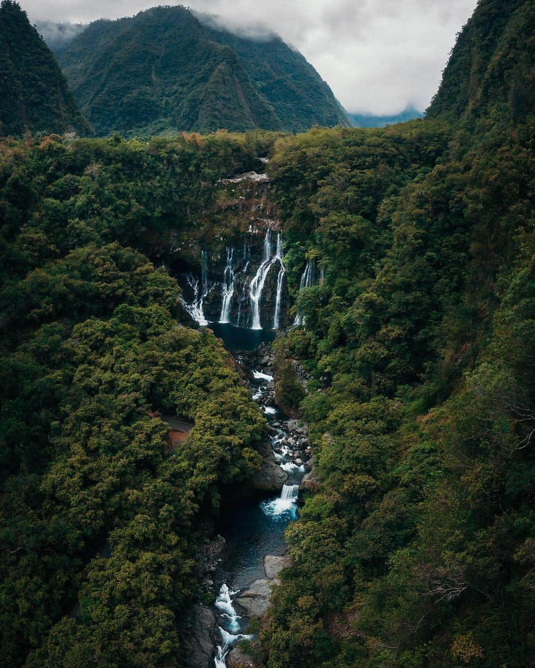 BEAUTIFUL DESTINATIONSさんのインスタグラム写真 - (BEAUTIFUL DESTINATIONSInstagram)「What's one travel story you'd relive again and again? For #BDTeam's @storyofsage, it's chasing waterfalls in Réunion Island, a tiny overseas French department in the Indian Ocean. (📷: @storyofsage 📍: Réunion)」4月21日 21時03分 - beautifuldestinations
