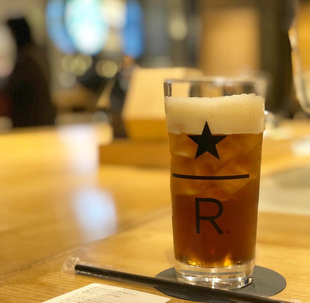 vo_coのインスタグラム：「🥃 ジンジャーエールクラウド スターバックス リザーブ バー併設の店舗でのみ提供されてるやつ 基本はジンジャーエールなんだけど、コールドブリューとシナモンシロップを加えて不思議な味！ コーヒーフレーバー系の炭酸苦手だけどこれ意外と美味しかったー #starbucks #starbucksreserveroastery  #ジンジャーエールクラウド」