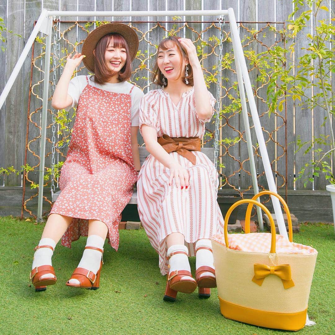 SuperGroupiesのインスタグラム：「🌈#アイドリッシュセブン かごバッグがペアで当たる🌈スパグルプレゼントキャンペーン開催💕⠀⠀⠀⠀⠀ もうすぐゴールデンウィークですね！ ⠀⠀⠀⠀⠀ 当店ではゴールデンウィーク期間中、 「アイドリッシュセブン」とコラボした 可愛いかごバッグ7種をお友達とあなた、 二人にプレゼント🎁するキャンペーンを開催します🙌🏻 ⠀⠀⠀⠀⠀ 下記の詳細をチェックして、 お友達と一緒にバッグを当てよう💓 ﻿ ⠀⠀⠀⠀⠀ ⠀⠀⠀⠀⠀ 応募条件を満たした方の中から抽選で、﻿ 合計14名様（7組）に以下のアイテムをプレゼント🎉﻿ ＝＝＝＝＝＝＝＝＝＝＝＝＝＝＝＝＝＝＝＝＝＝＝﻿ 🎁プレゼント商品🎁﻿ ①和泉一織モデル かごバッグ ②二階堂大和モデル かごバッグ ③和泉三月モデル かごバッグ ④四葉環モデル かごバッグ ⑤逢坂壮五モデル かごバッグ ⑥六弥ナギモデル かごバッグ ⑦七瀬陸モデル かごバッグ 📍それぞれ1組様に2個ずつプレゼントします。 ＝＝＝＝＝＝＝＝＝＝＝＝＝＝＝＝＝＝＝＝＝＝＝﻿ ⠀⠀⠀⠀⠀ この投稿は「③和泉三月モデル かごバッグ」が 1組様に当たる応募用投稿です。 ⠀⠀⠀⠀⠀ 他モデルに応募したい方は 今後の投稿をお待ちください♪ ⠀⠀⠀⠀⠀ もちろん、複数のプレゼントに応募しても大丈夫です🙆‍♀️ ⠀⠀⠀⠀⠀ 🎁キャンペーン期間🎁 4/19（金）〜5/6（火） ⠀⠀⠀⠀⠀ ⠀⠀⠀⠀⠀ 🎁応募方法🎁 カンタン2ステップで応募できます！ ─────────────────────﻿ 1️⃣SuperGroupies 公式アカウント（ @supergroupies ）をフォロー﻿ 2️⃣この投稿のコメント欄に、一緒に「和泉三月モデル / かごバッグ」をゲットしたい友達(インスタグラムのアカウント)を1人タグ付け﻿ ─────────────────────﻿ 📍1コメントを1エントリーとさせて頂きますので、お互いタグ付けし合うとさらに当選率がアップ！ 📍お一人で違うお友達をたくさんタグ付けするのもOKです！ 📍タグ付けするお友達が当店のアカウントをフォローする必要はございません。 ⠀⠀⠀⠀⠀ ⠀⠀⠀⠀⠀ これからの季節はもちろん  #ナナライ でも大活躍しそうなかごバッグ🌈 お友達とおそろしてお出かけしてみませんか👭✨ ⠀⠀⠀⠀⠀ この写真のぴかちゃんとへいりんみたいに おそろコーデで夏のイベントを楽しむのもおすすめです😉 ⠀⠀⠀⠀⠀ 応募期間は5月6日（月・祝）まで！﻿ ⠀⠀⠀⠀⠀ たくさんのご応募お待ちしております👏﻿ ⠀⠀⠀⠀⠀ ⠀⠀⠀⠀⠀ ご質問等ございましたらコメント欄にて承ります🎀﻿ ⠀⠀⠀⠀⠀ ⠀⠀⠀⠀⠀ 【注意事項】 📍当選者には5月31日(金)までに当店のアカウントからDMをお送りします。尚、当選連絡は代表者（コメントした方）のみになります。 📍プレゼントの発送は代表者とお友達、まとめての発送もしくは別々の発送がお選びいただけます。 📍当選商品の発送は日本国内に限らせていただきます。﻿ 📍当選した方はこちらのアカウント・ライブ配信にて紹介させていただく場合がございますので、予めご了承ください。﻿ ⠀⠀⠀⠀⠀ ⠀⠀⠀⠀⠀ #supergroupies #anime #japaneseanime #スーパーグルーピーズ #アニメ #アニメコラボ #コラボグッズ #ファッションにアニメを #アニメグッズ #アイナナ #idolish7 #i7 #プレゼントキャンペーン #和泉三月 #mitsukiizumi #かごバッグ #かごバッグコーデ #オレンジコーデ #双子コーデ #おそろコーデ #リンクコーデ #twinlook #트윈룩 #시밀러룩」