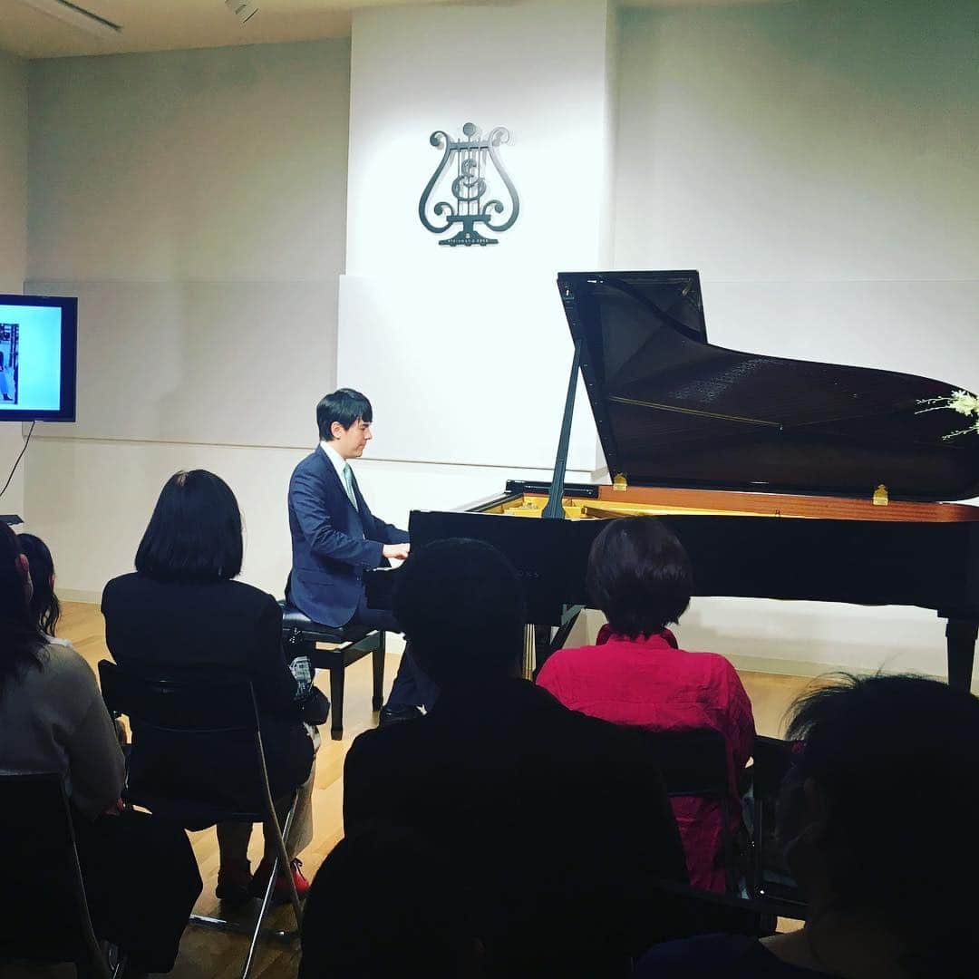 金子三勇士さんのインスタグラム写真 - (金子三勇士Instagram)「Lecture at Shimamura Music in Ichikawa #島村楽器 #市川コルトンプラザ #セミナー #マスタークラス #レクチャー #ピアノ #ピアニスト #金子三勇士 #lecture #seminar #masterclass #Bartok #Kodaly #Liszt #Shimamuramusic #IchikawaColtonPlaza #Piano #pianist #SteinwayArtist #MiyujiKaneko @steinwayandsons #満員御礼 #fullhouse」4月21日 21時15分 - miyujikaneko_official