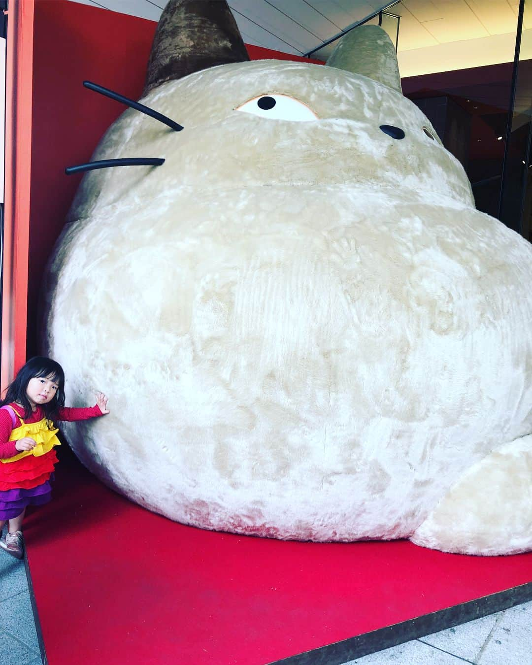 伊藤さとりさんのインスタグラム写真 - (伊藤さとりInstagram)「ジブリが好き 娘もジブリが好き 私は「ハウルの動く城」 娘は「天空の城ラピュタ」 が1番好き。  #鈴木敏夫とジブリ展  #神田明神  #ジブリ #となりのトトロ  #風の谷のナウシカ  #天空の城ラピュタ  #ハウルの動く城  #千と千尋の神隠し  #崖の上のポニョ  #コクリコ坂から  #紅の豚 #宮崎駿  #鈴木敏夫 #studioghibli  #anime #japanimation  #cinema #movie  #展示会 #グッズ  #映画好きな人と繋がりたい」4月21日 21時21分 - ito_satori