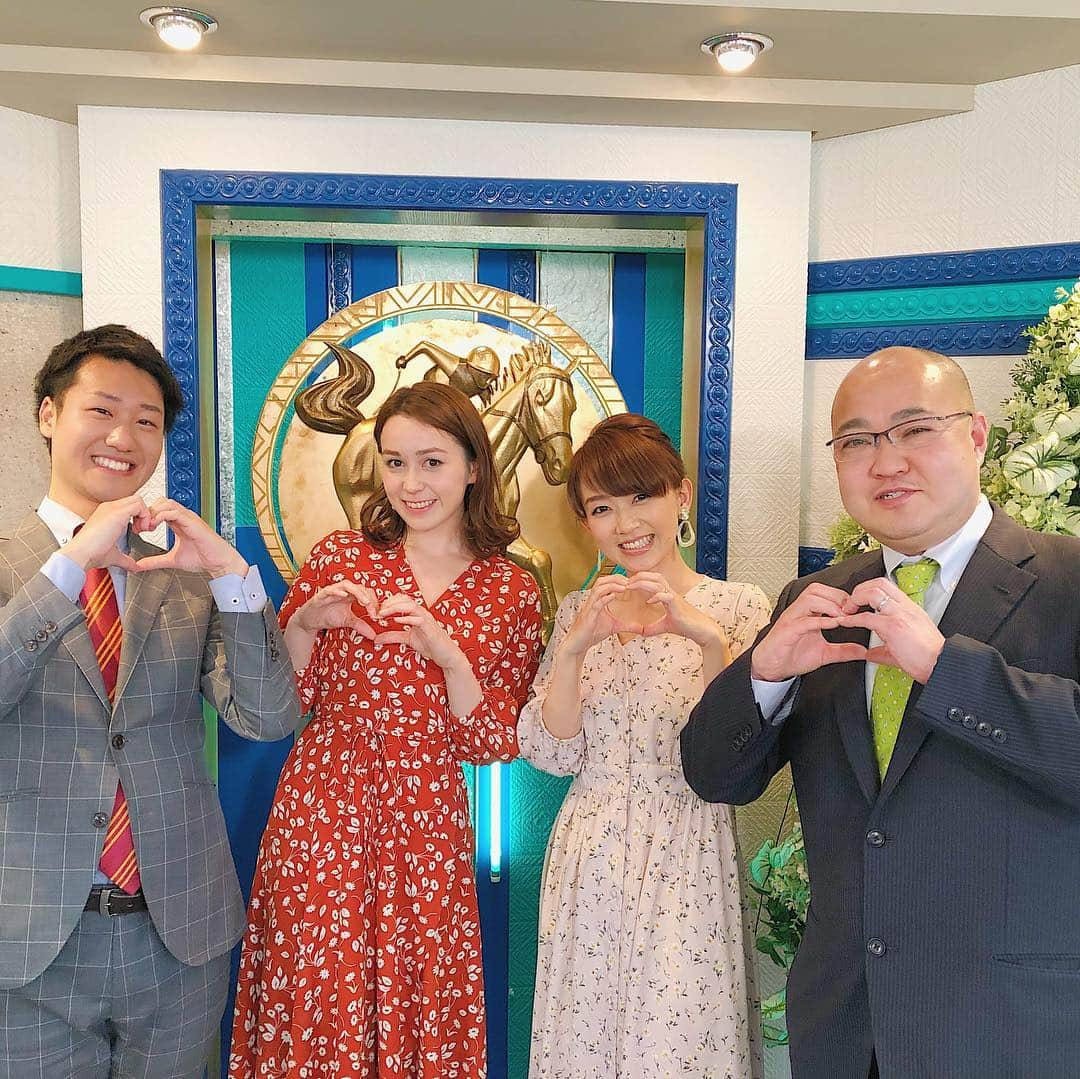 岡部玲子さんのインスタグラム写真 - (岡部玲子Instagram)「福島テレビさんの🏇エキサイティング競馬📺を観てくださった皆様☺️ありがとうございました☺️ 番組終了後にMCの伊藤アナ、プリシラ彩華ちゃん、エイトの阿部さんと📷 福島民報の高橋さんは、お忙しくてすぐにスタジオを出られて写真にはいらっしゃらないので😭昨年福島競馬場100周年のロケでご一緒させて頂いた時のものを😁 本当に…私自身が楽しませていただきました✨ 実況席の横に出た瞬間にフワッと香る芝コースの香りが心地いいこと😍 また来たい場所✨  #岡部玲子 #子育て #主婦 #アラフォーママ #タレント #レポーター #39歳 #競馬 #キャスター #福島テレビ #エキサイティング競馬 #楽しかった #芝 #福島競馬場 #mama #talent #reporter #japan #fukushima  #japanese」4月21日 21時21分 - reiko_okabe