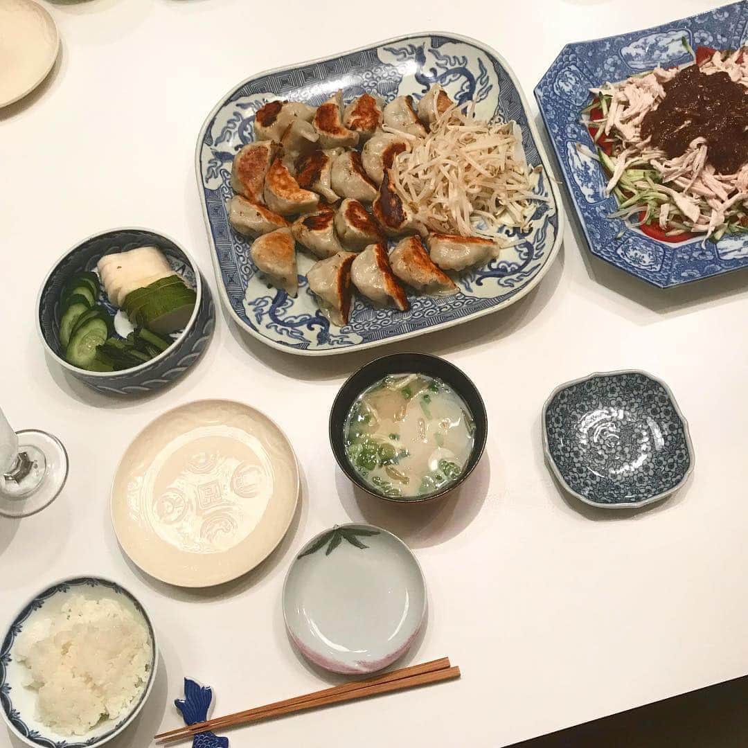 丸山敬太さんのインスタグラム写真 - (丸山敬太Instagram)「夜は餃子と棒棒鶏。  家での仕事が全然おわんない。」4月21日 21時22分 - keitamaruyama