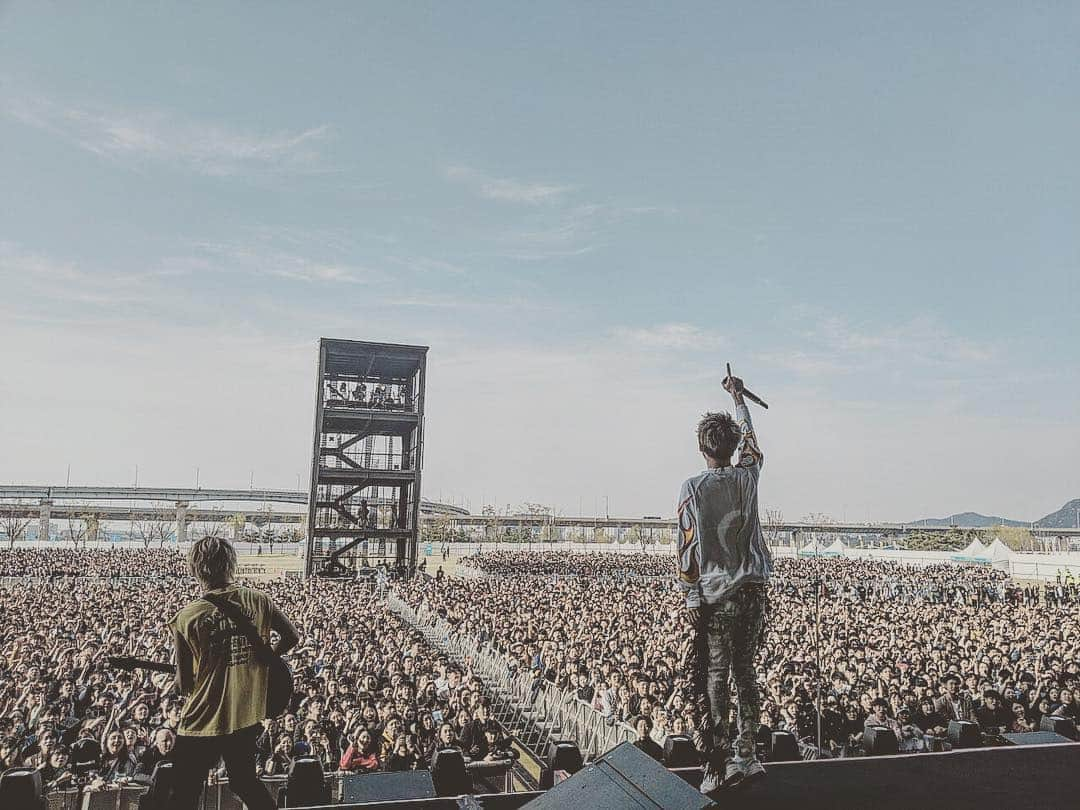 Taka さんのインスタグラム写真 - (Taka Instagram)「Thanks you Korea!!!! It was so much fun!!!! @teddysphotos @oneokrockofficial」4月21日 21時35分 - 10969taka