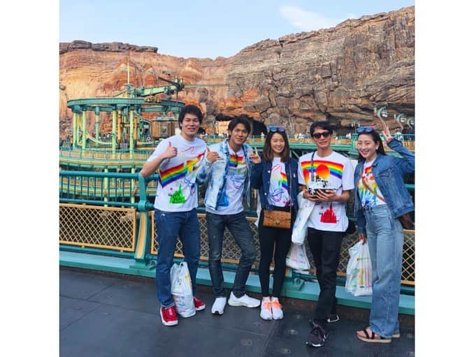 寺村美穂さんのインスタグラム写真 - (寺村美穂Instagram)「#20190421  DisneySea‼︎‼︎🐭🎢❤️ またアメリカにいってしまう 入江さんを楽しませよう会 大成功！？かな🥴🥴 みんなのおかげでとっても 楽しい時間になりました😌🙏 #tokyodisneysea  #おそろいジージャン  #おそろいt シャツ」4月21日 21時34分 - teramipooo