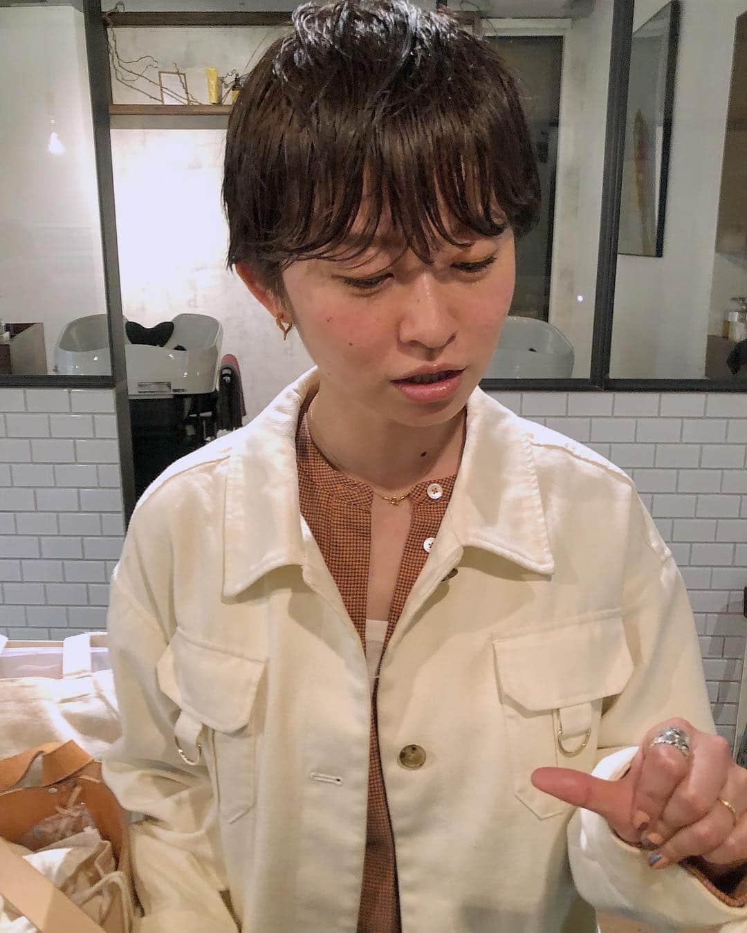 野々口祐子のインスタグラム：「あったかくなってきたので 軽めのショート➰➰➰ #nono_hair #syan_tokyo」