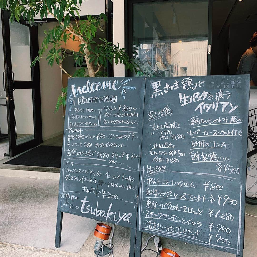 karen okajimaさんのインスタグラム写真 - (karen okajimaInstagram)「ㅤㅤㅤ ㅤㅤㅤ 今日はランチにイタリアンへ🇮🇹 福島の隠れ家イタリアン ツバキヤ(@tsu.ba.ki.ya)さん💓 どれも美味しくって幸せでした〜🤤 ㅤㅤㅤ  #オーガニック野菜のバーニャカウダ #五島列島のヒラメのカルパッチョ  #黒さつま鶏のももの塩焼き #燻製カルボナーラ #あまおういちごアイス を頂いたよ😋👌💕 ㅤㅤㅤ  どれも美味しかったんやけど、 燻製のカルボナーラが1番美味しかった😍🍝 目の前で瞬間燻製してくださって チーズもたーっぷりかけてくださるの🧀 麺はイカ墨の生パスタでもちもち🤤 初めてのお味でおいしすぎました😋 ここでしか食べれないので ぜひおすすめですよ〜っ👌💕💕 ㅤㅤㅤ ㅤㅤㅤ  奥には離れの個室もありましたよ💓 雰囲気もめちゃくちゃ良くて天気が 良かったから風も気持ちよくって 最高のランチでした〜っ✨✨ ランチもやけどディナーも めちゃめちゃリーズナブル！ メニューも載せてるからみてみて💓 お酒の種類も豊富やで〜っ😆 次回はdinnerに行きたいな٩(ˊᗜˋ*)و💕 ㅤㅤㅤ  #tsubakiya #福島グルメ#福島ランチ #梅田ディナー#福島ディナー #福島イタリアン#梅田イタリアン #梅田グルメ #グルメ岡島 #岡島かれん」4月21日 21時38分 - karenokajima0318