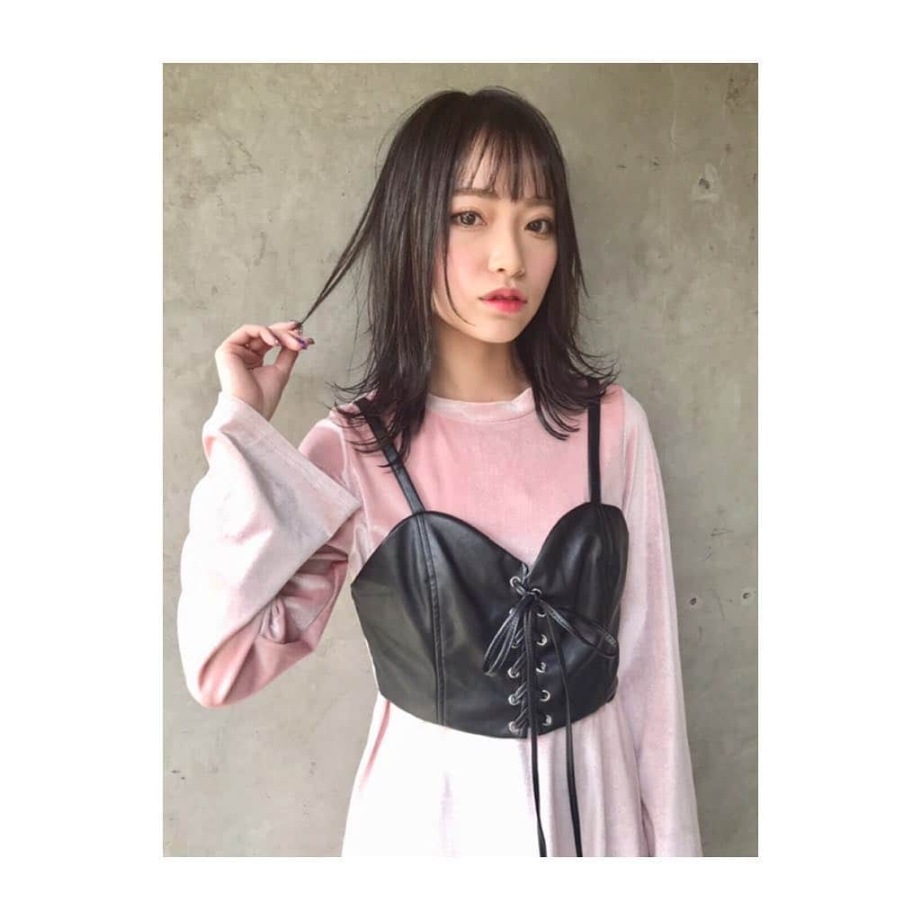 前川琳菜（りなち）さんのインスタグラム写真 - (前川琳菜（りなち）Instagram)「✩‧₊˚ . . New hair💇‍♀️💖 この間はdydiさんにて 小顔カット＋カラー＋トリートメントを してもらってきました🥰✨✨✨ 初めて行ったサロンだけどお店の雰囲気がとっても落ち着く💭 表参道駅から徒歩2分の場所にあるお店だよ🏠 . 今回担当していただいたやまちさん(@yamachi0 ) 暗すぎない黒がよくて髪の長さも相談して オーダーしたんですが、一つ一つ丁寧に 説明していただきとってもわかりやすかった🥺 ダークなカラーだけど透け感があって 重たくなりすぎないグレージュカラー❤️ まさにこれを求めていた！👏✨ . やまちさん面白くて話しやすいお方で 気づいたらずっと喋ってた😂😂笑 ありがとうございました🙇‍♀️❣️ . 今回私のインスタ見た方限定の特典をいただきました❣️ ホットペッパービューティーで予約時に 私のインスタ(@rina__maekawa )を見たと書いてくだされば 小顔カット＋カラー＋トリートメントが6,980円になります🥰🎀 みんなdydiさんで春のイメチェンしましょ〜🌸🌸🌸 . . #dydi #お気に入りサロン #表参道おすすめサロン #美容室 #PR #머리스타그램 #newhair #newhaircolor #イメチェン #ダークグレージュ #グレージュ」4月21日 21時42分 - rina__maekawa