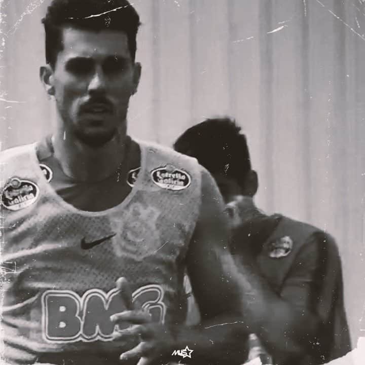 ダニーロ・フェルナンド・アベラールのインスタグラム：「Chegou o grande dia! Que Deus nos abençoe e nos proteja.  Vamos com tudo 💪🏽⚫️⚪️ #FINAL」