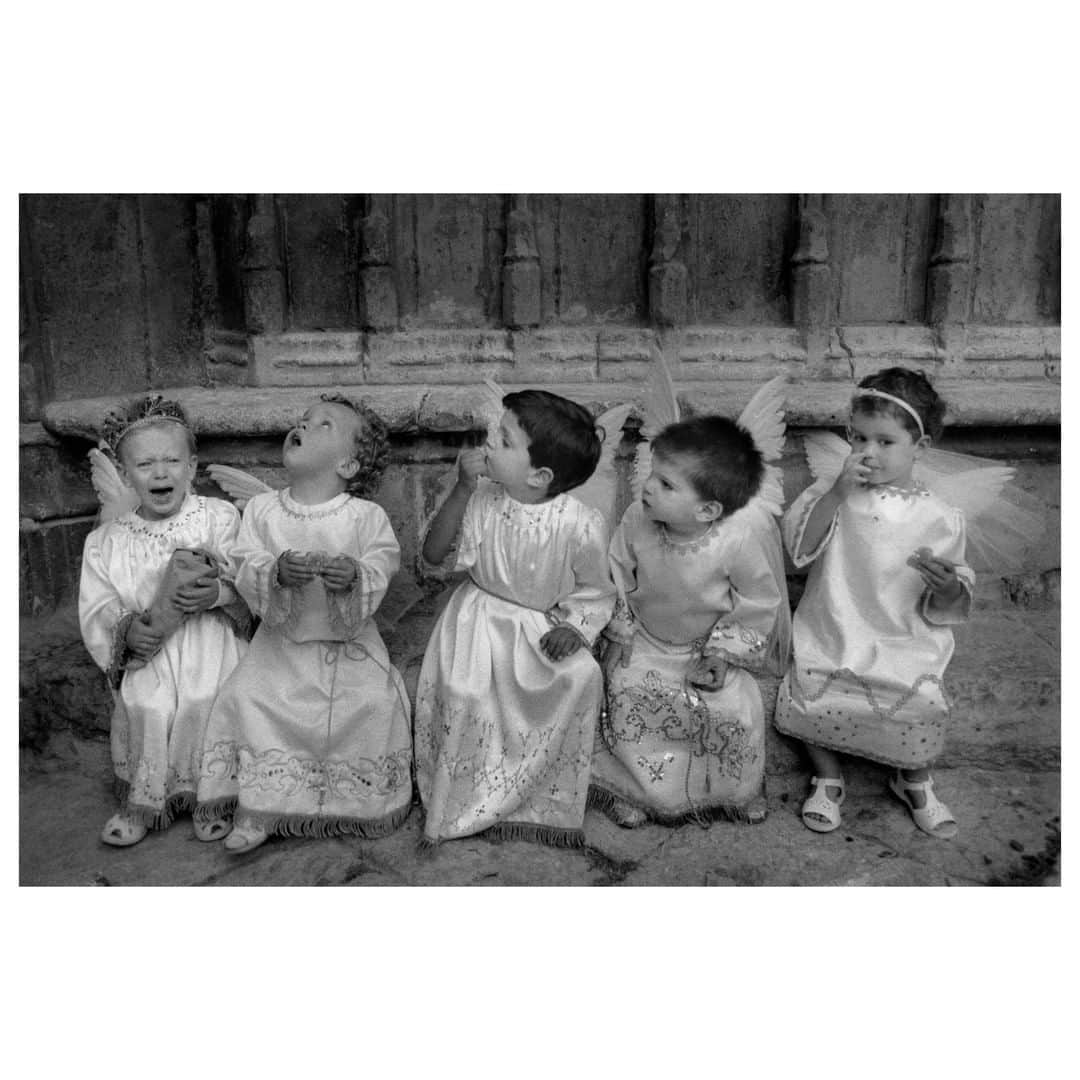 Magnum Photosさんのインスタグラム写真 - (Magnum PhotosInstagram)「From the archive: The Little Angels. Morella, Spain. 1987. . © #CristinaGarciaRodero/#MagnumPhotos. . #Easter」4月21日 22時02分 - magnumphotos
