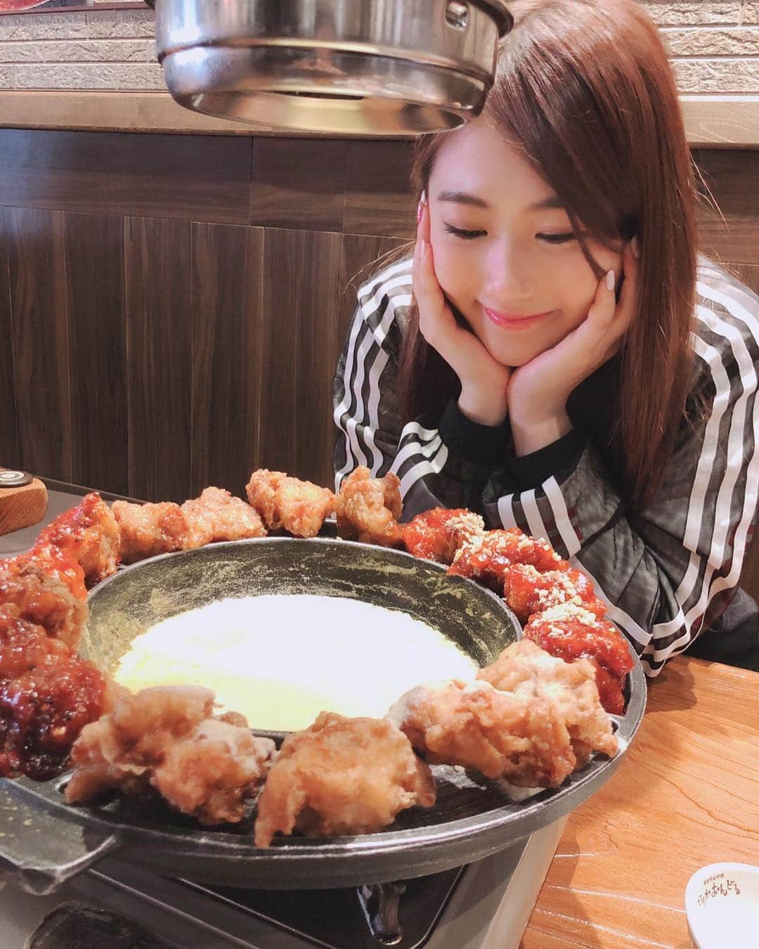 西野未姫さんのインスタグラム写真 - (西野未姫Instagram)「最近食べてばっかりだなぁ🤭❤️ #新大久保 #チーズ #ヤンニャムチキン  #ダイエット無理 #食べたい #可愛くなりたい #痩せたい #矛盾 #食べてるときが幸せ  #食べると元気になる  #おいしい #結果 #リバウンド」4月21日 21時54分 - nishinomiki_official