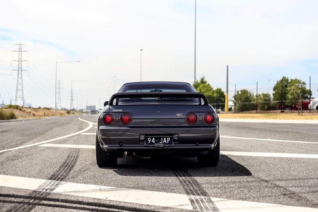 Nissanさんのインスタグラム写真 - (NissanInstagram)「Follow the tire marks. 😎 #SkylineSunday #NissanSkyline 🚗: @ben.lechucki 📷: @thesupercars_of_melbourne」4月21日 22時00分 - nissan