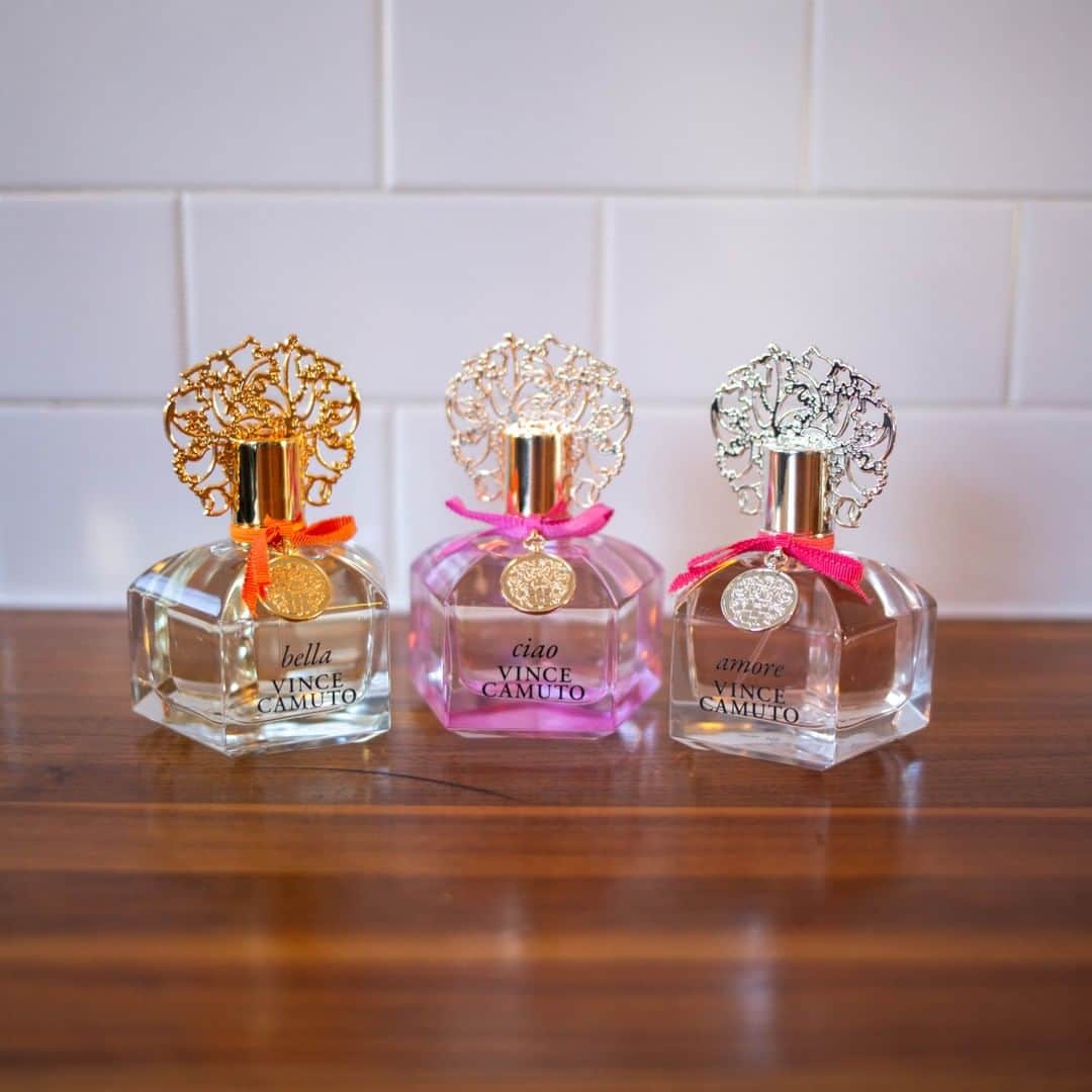 ヴィンスカムートさんのインスタグラム写真 - (ヴィンスカムートInstagram)「When one scent is sweeter than the next! Which Vince Camuto fragrance are you loving right now? #scentsofstyle #fragrance」4月21日 22時05分 - vincecamuto