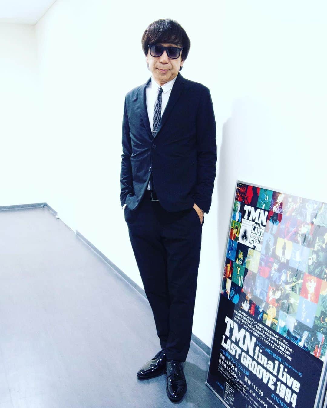 木根尚登のインスタグラム：「スタッフです。 本日は『TMN final live LAST GROOVE 1994』TOHOシネマズ新宿のイベントに登壇させて頂きました！楽屋前に飾って頂いていたポスターの前でぱちり。  木根尚登より皆様へ 「沢山のお祝いメッセージありがとうございます。皆様のおかげでデビュー35周年を迎えることが出来ました。関わって頂いたスタッフ、ミュージシャン、そして何よりどんな事があっても応援し続けてくれているファンの皆さん。報恩感謝の思いで一杯です。本当に本当にありがとうございます」  #TMN #TMN再会 #TMNETWORKデビュー35周年記念祭 #終わりのない夢 #君の夢悲しませたくはない #いつまでも #小さな奇跡」