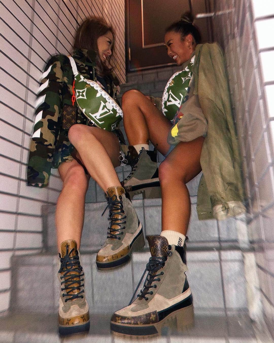 のインスタグラム：「twins💚 #ootd #outfit #street #fashion  #style #streetfashion #streetstyle #fearofgod #fog #offwhite #yeezy #yeezyseason6 #calabasas #code #kanyewest #louisvuitton #virgilabloh  #kogenatsu #焦げNATSU #こげなつ」