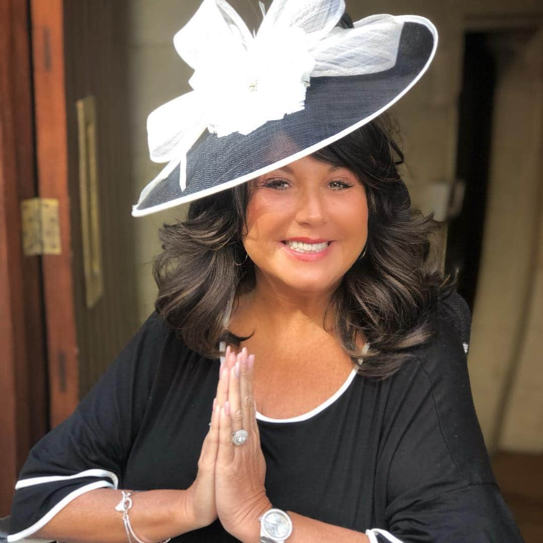 アビー・リー・ミラーさんのインスタグラム写真 - (アビー・リー・ミラーInstagram)「HAPPY EASTER to all from London with Love! May your Holiday be filled with peace, love, sunshine & chocolate!!! #dancemoms #season8 #abbyleemiller #aldcalways」4月21日 22時19分 - therealabbylee